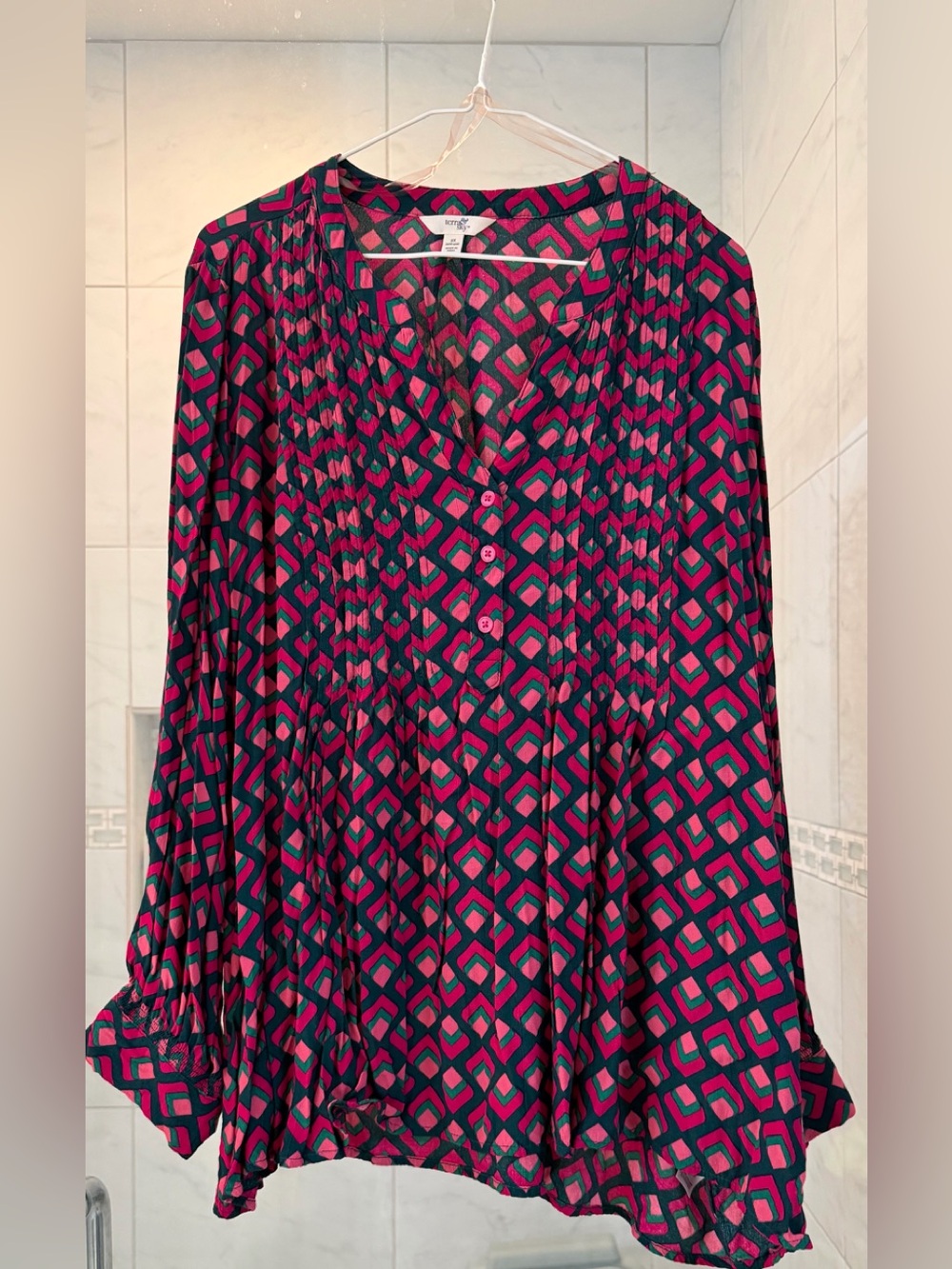 Women’s Geometric Print V-Neck Blouse in Magenta and Navy